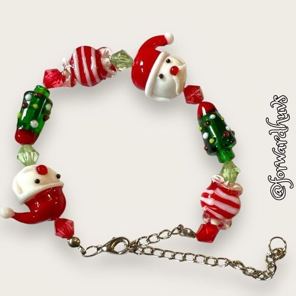 Glass Santa, Tree & Candy Beads On Adjustable Silver Tone Chain Bracelet - Picture 3 of 10